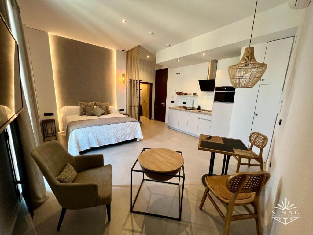 Apartamentos Turisticos Sinag Cordova Esterno foto